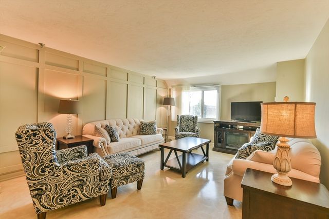 44 Elm St 306, Worcester, MA 01609