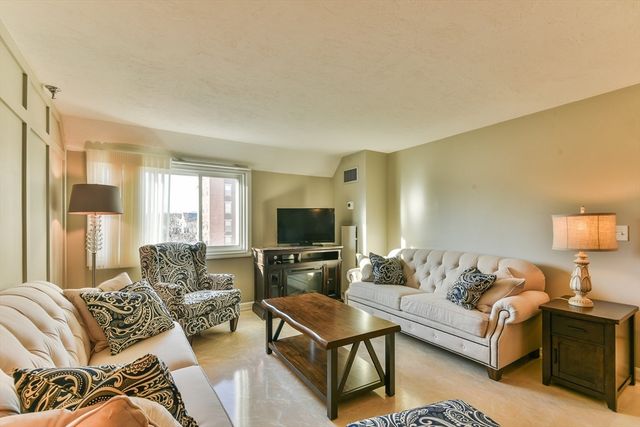 44 Elm St 306, Worcester, MA 01609