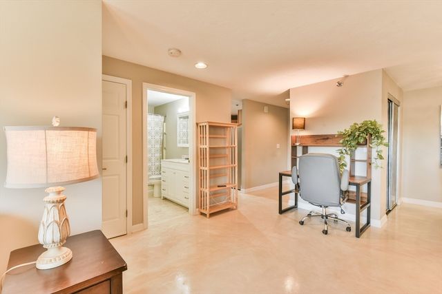 44 Elm St 306, Worcester, MA 01609