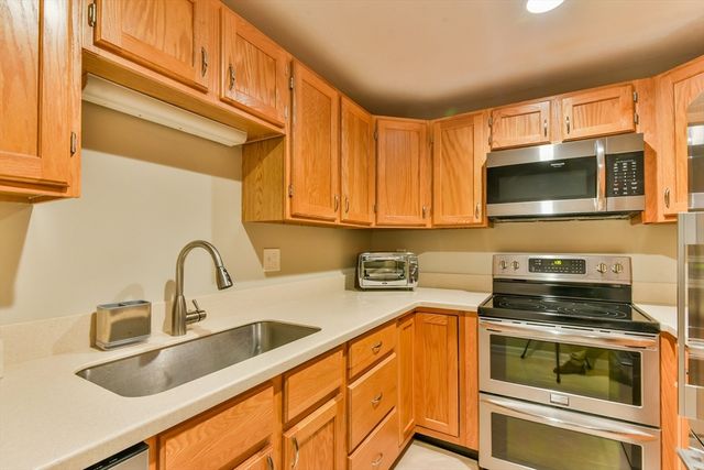 44 Elm St 306, Worcester, MA 01609