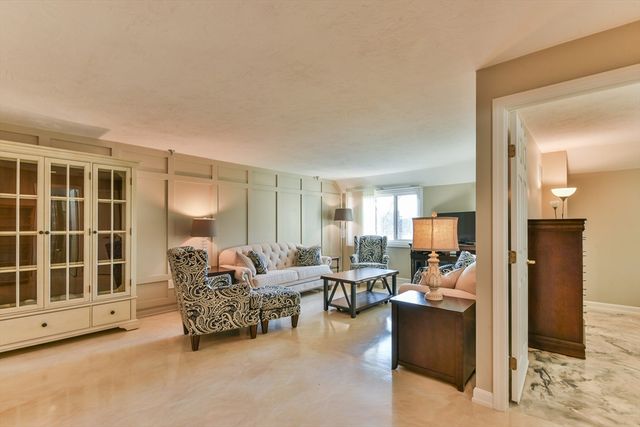 44 Elm St 306, Worcester, MA 01609