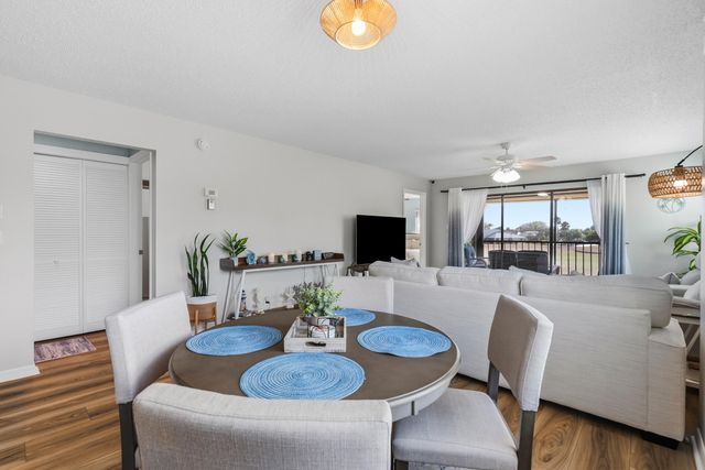 6940 SE Constitution Boulevard 206, Hobe Sound, FL 33455