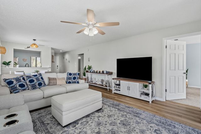 6940 SE Constitution Boulevard 206, Hobe Sound, FL 33455