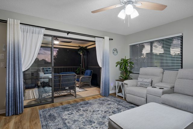 6940 SE Constitution Boulevard 206, Hobe Sound, FL 33455