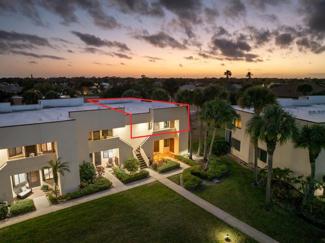 6940 SE Constitution Boulevard 206, Hobe Sound, FL 33455