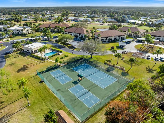 6940 SE Constitution Boulevard 206, Hobe Sound, FL 33455