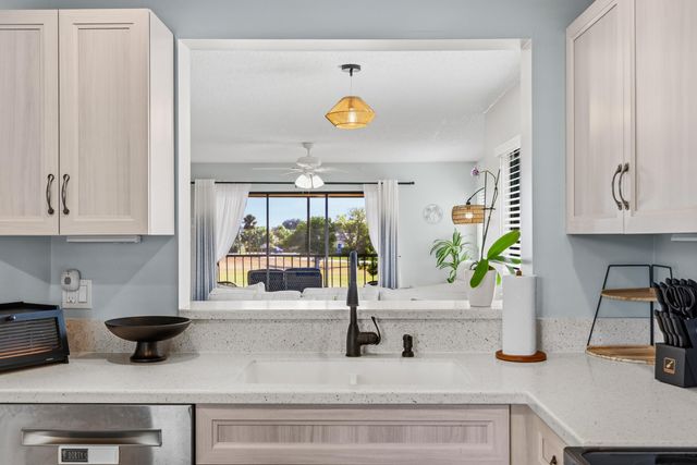 6940 SE Constitution Boulevard 206, Hobe Sound, FL 33455