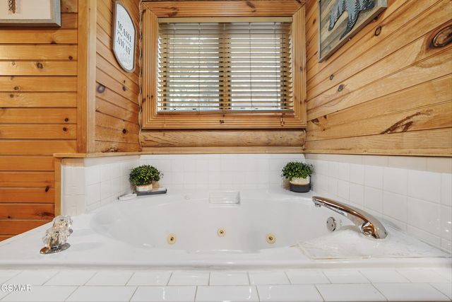 3205 Smoky Ridge Way, Sevierville, TN 37862