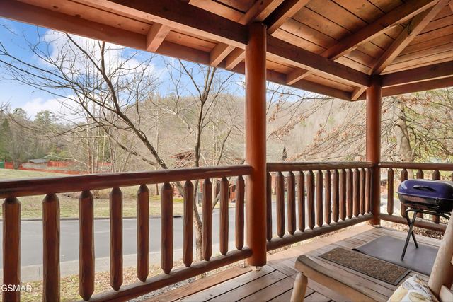 3205 Smoky Ridge Way, Sevierville, TN 37862