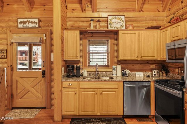 3205 Smoky Ridge Way, Sevierville, TN 37862