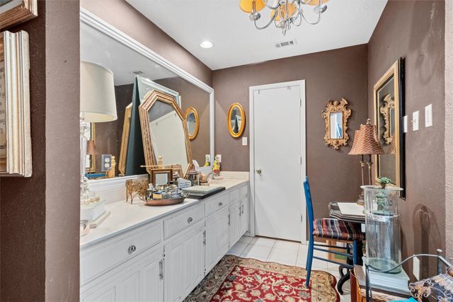 2000 Shadow Ridge Drive, Arlington, TX 76006