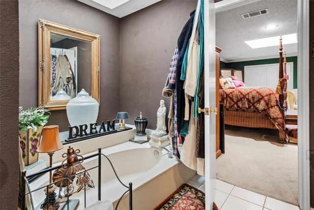 2000 Shadow Ridge Drive, Arlington, TX 76006