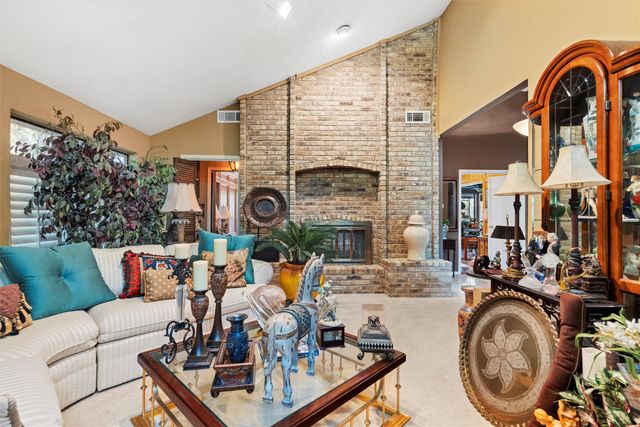 2000 Shadow Ridge Drive, Arlington, TX 76006