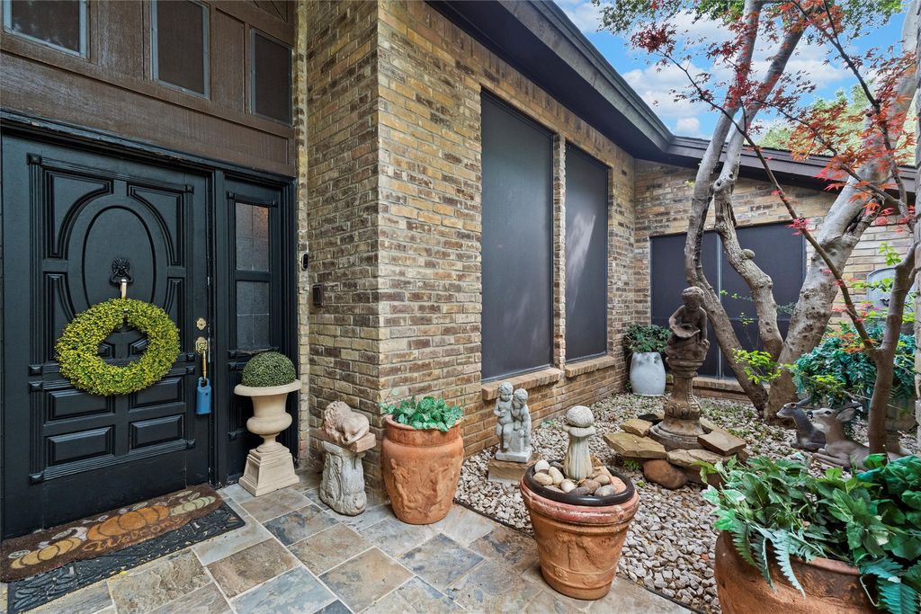 2000 Shadow Ridge Drive, Arlington, TX 76006
