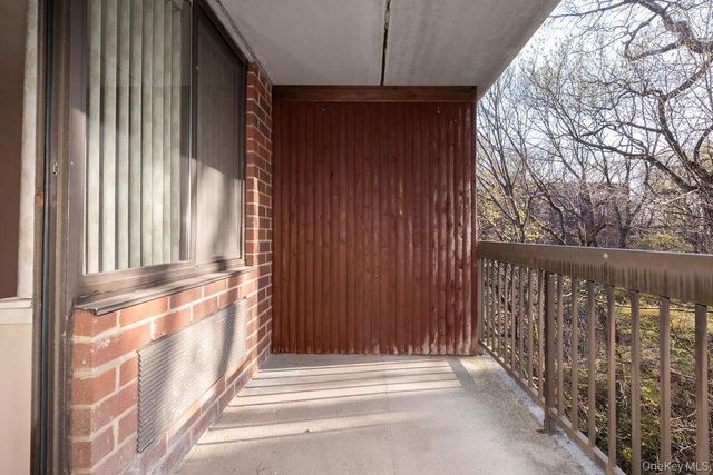 1374 Midland Avenue PH8, Bronxville, NY 10708