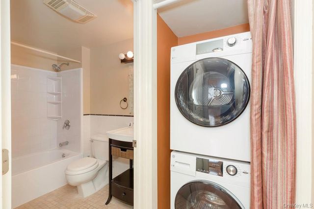 1374 Midland Avenue PH8, Bronxville, NY 10708