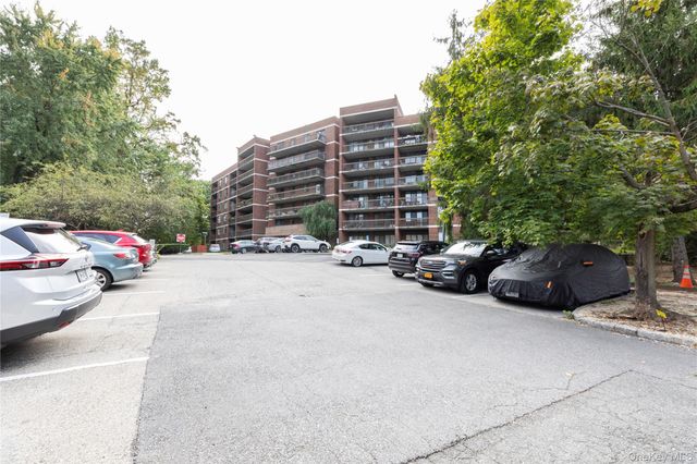 1374 Midland Avenue PH8, Bronxville, NY 10708