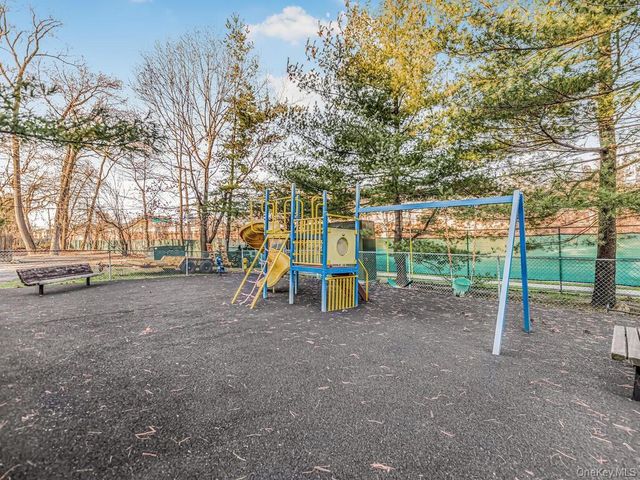 1374 Midland Avenue PH8, Bronxville, NY 10708