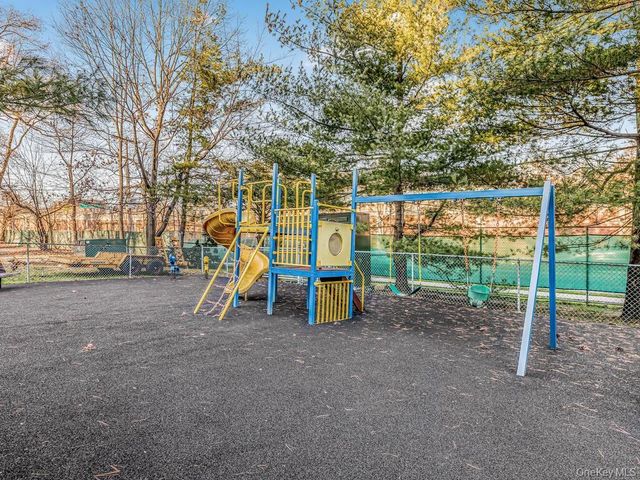 1374 Midland Avenue PH8, Bronxville, NY 10708