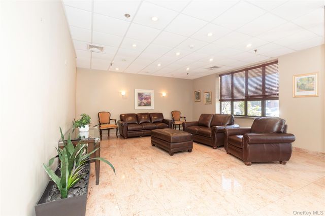 1374 Midland Avenue PH8, Bronxville, NY 10708