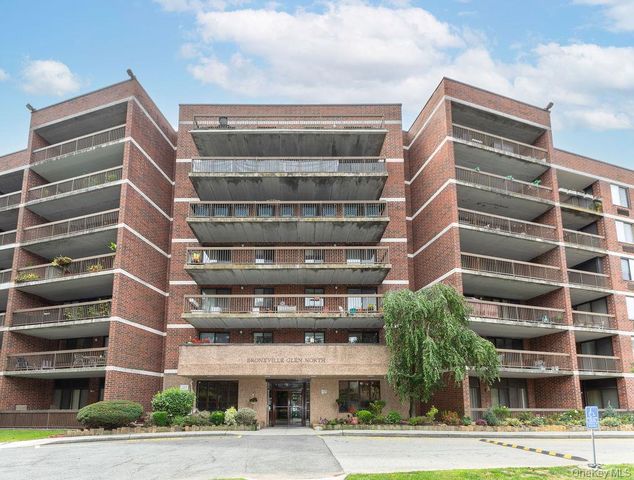 1374 Midland Avenue PH8, Bronxville, NY 10708