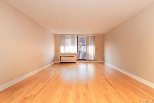 1374 Midland Avenue PH8, Bronxville, NY 10708