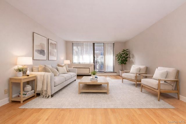 1374 Midland Avenue PH8, Bronxville, NY 10708