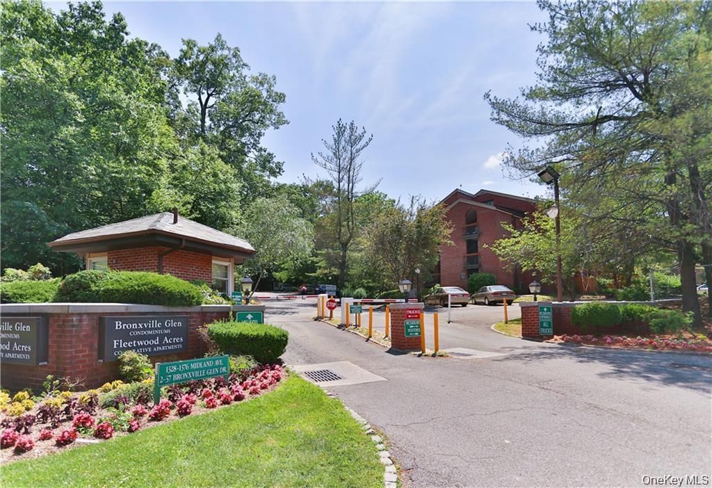 1374 Midland Avenue PH8, Bronxville, NY 10708