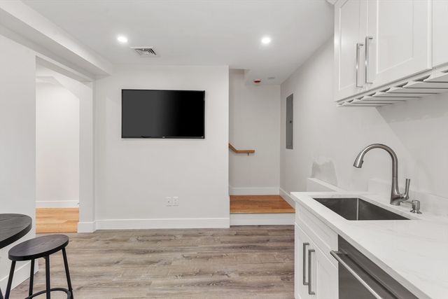 9 Harriet Ave 1, Belmont, MA 02478