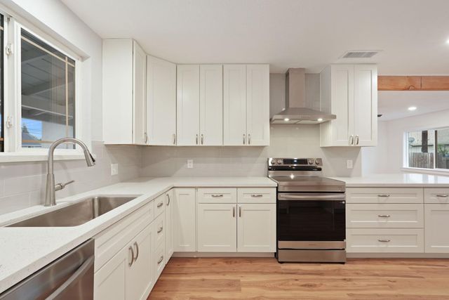 322 W Turner Rd, Lodi, CA 95240