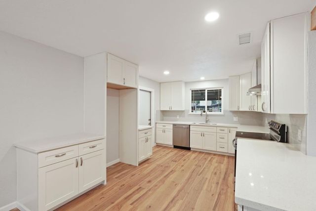 322 W Turner Rd, Lodi, CA 95240