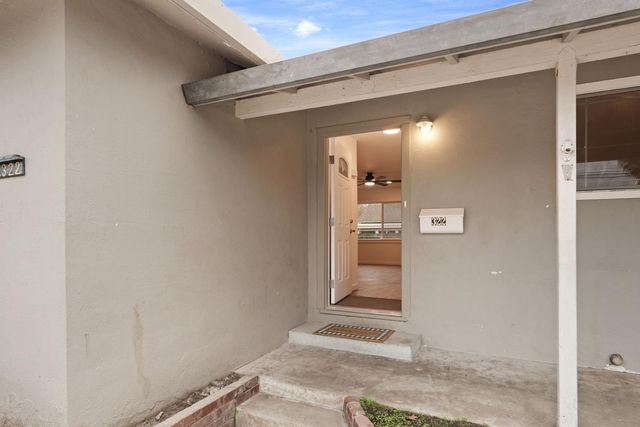 322 W Turner Rd, Lodi, CA 95240