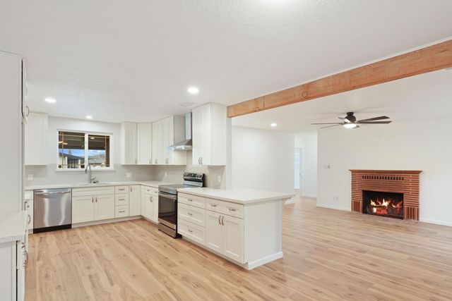 322 W Turner Rd, Lodi, CA 95240