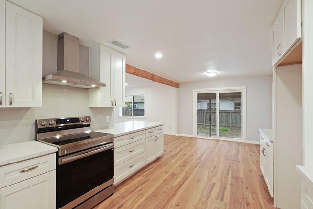 322 W Turner Rd, Lodi, CA 95240