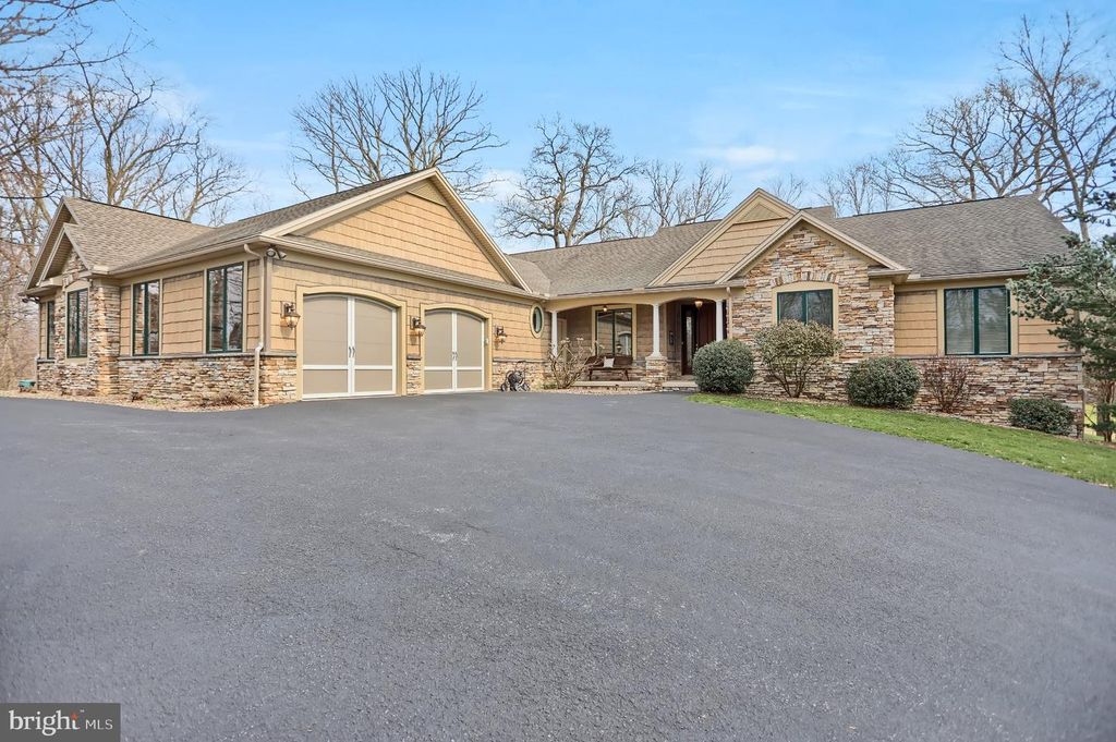 970 APP RD, Selinsgrove, PA 17870