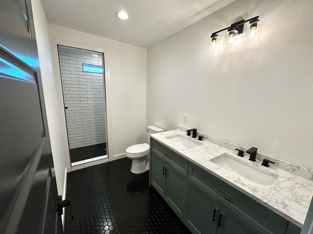 1053 Bluff Creek Drive, Strawn, TX 76475