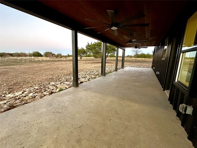 1053 Bluff Creek Drive, Strawn, TX 76475