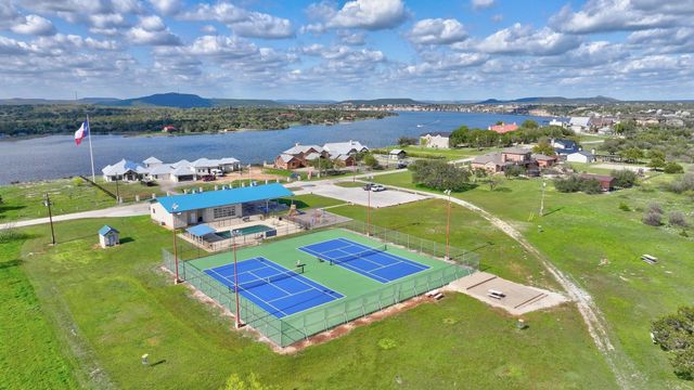 1053 Bluff Creek Drive, Strawn, TX 76475