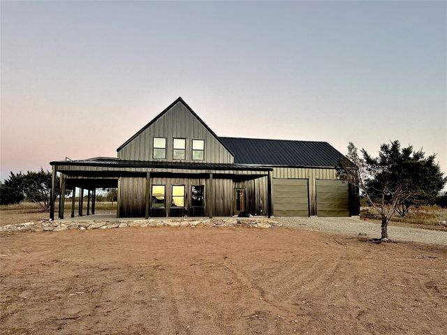 1053 Bluff Creek Drive, Strawn, TX 76475