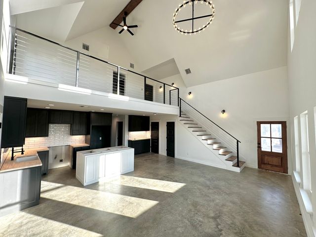 1053 Bluff Creek Drive, Strawn, TX 76475