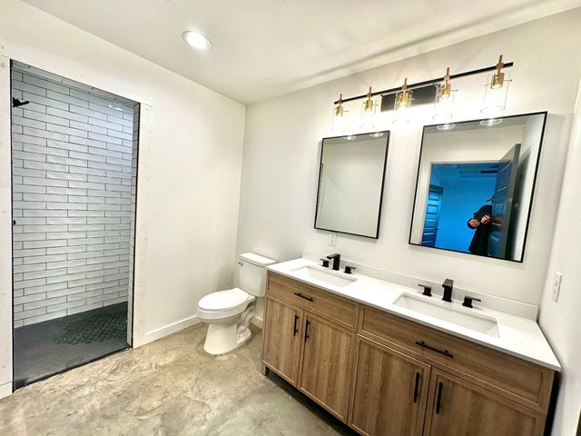 1053 Bluff Creek Drive, Strawn, TX 76475