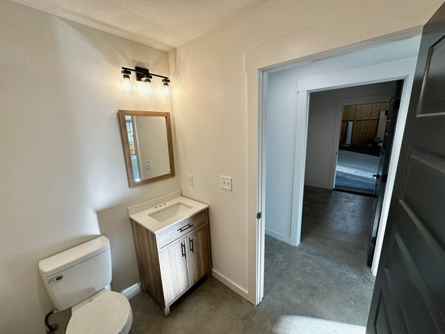 1053 Bluff Creek Drive, Strawn, TX 76475