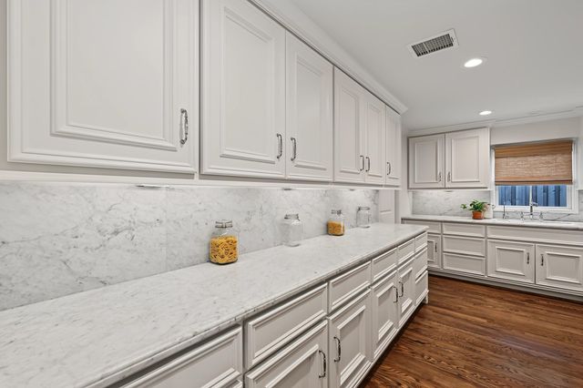 3444 Meadow Lake Lane, Houston, TX 77027