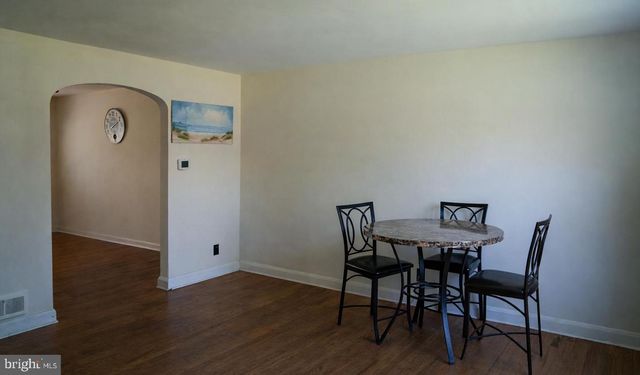 221 E MEDWICK GARTH, Baltimore, MD 21228