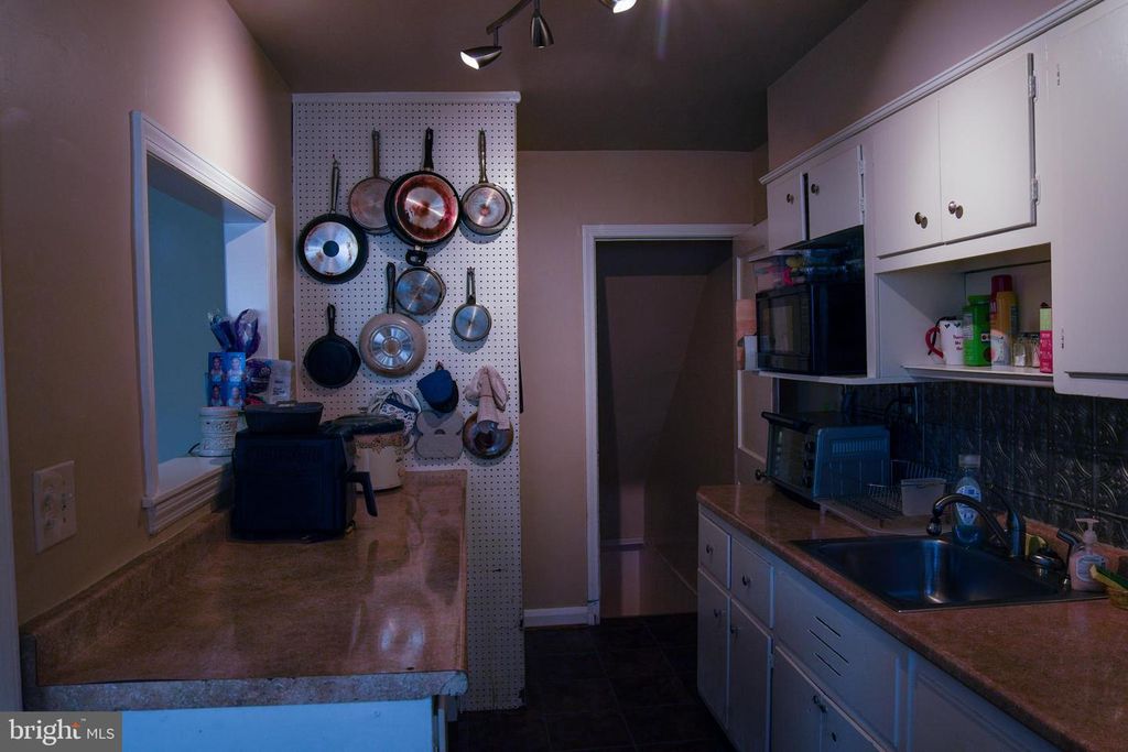 Image 10 of property listing at 221 E MEDWICK GARTH, Baltimore, MD 21228