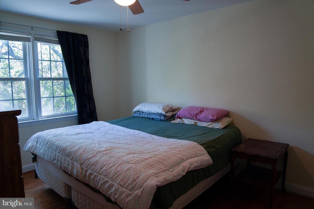 Image 11 of property listing at 221 E MEDWICK GARTH, Baltimore, MD 21228