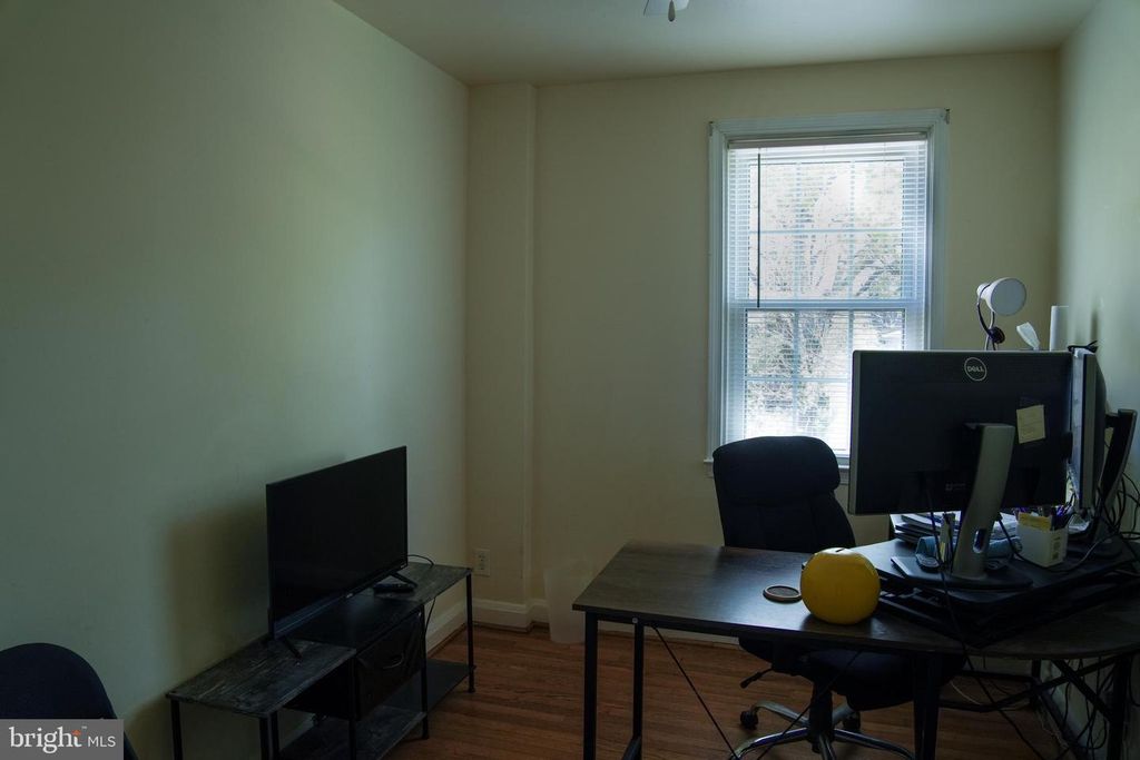 Image 13 of property listing at 221 E MEDWICK GARTH, Baltimore, MD 21228