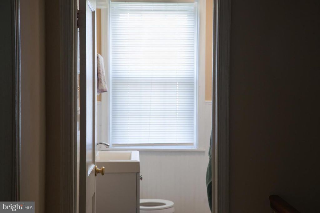 Image 15 of property listing at 221 E MEDWICK GARTH, Baltimore, MD 21228