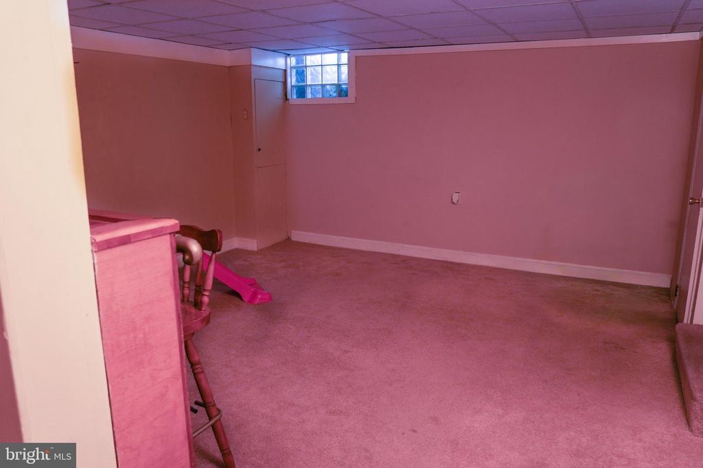 Image 18 of property listing at 221 E MEDWICK GARTH, Baltimore, MD 21228