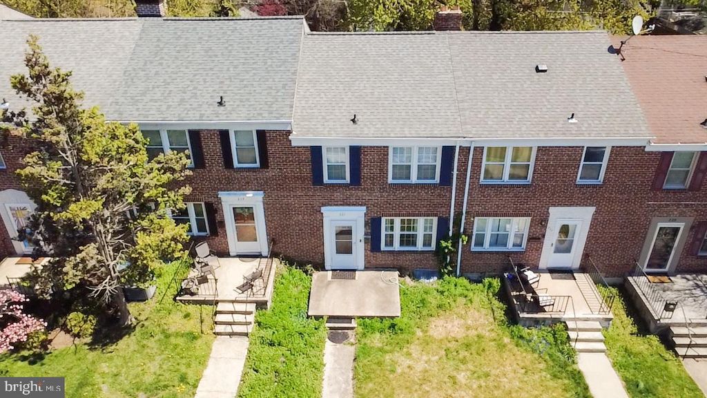 Image 2 of property listing at 221 E MEDWICK GARTH, Baltimore, MD 21228